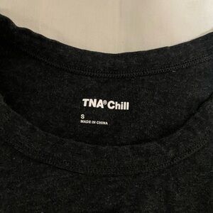 TNA T-shirt cropped top